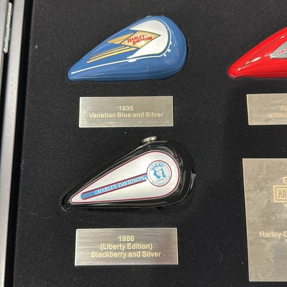 Harley-Davidson Collectible Limited Edition Tank Ornament Set - 2006 - Picture 2 of 12